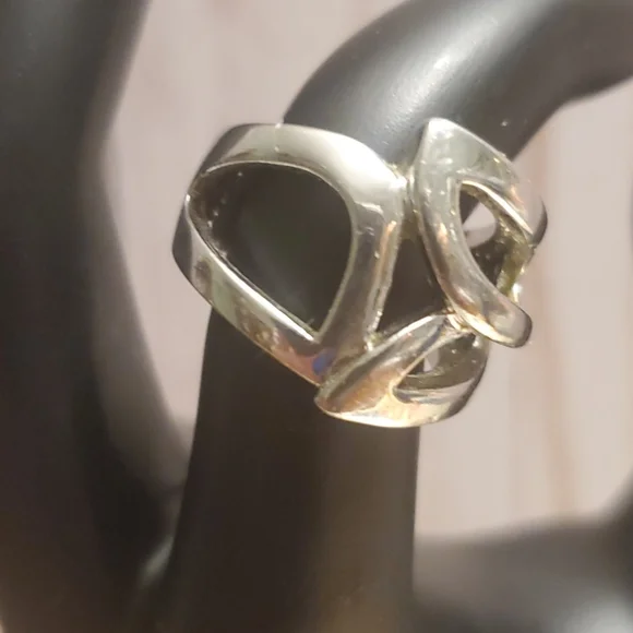 Lia Sophia Tulip Ring - Picture 2 of 6